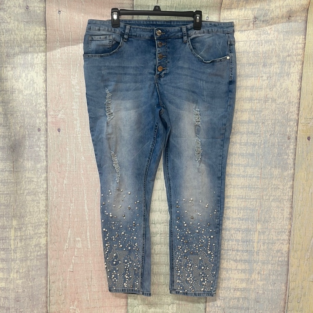 In good condition woman’s Venus jeans. Size is US 22.